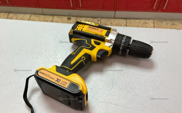Набор с шуруповертом Dewalt