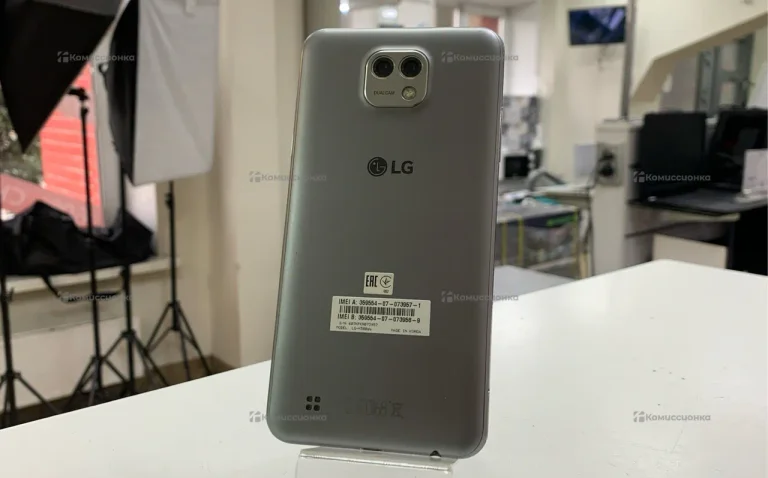 LG x cam