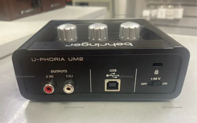 Звуковая карта behringer u-phoria um2