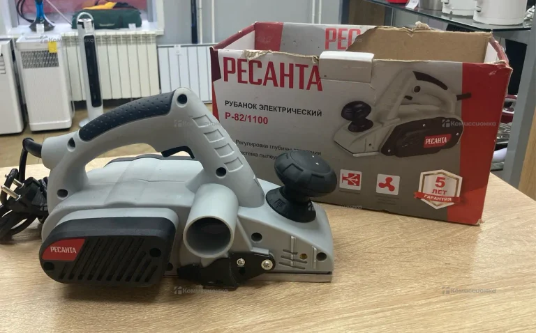 Рубанок электрический Ресанта Р-82/1100