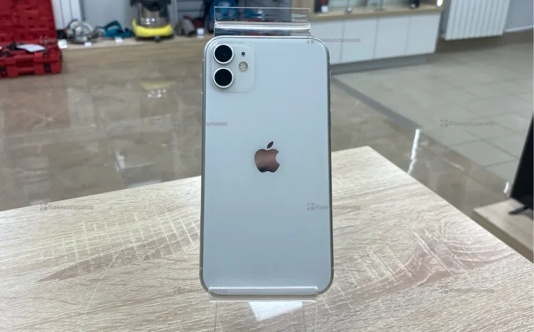 Apple iPhone 11 4/64 ГБ