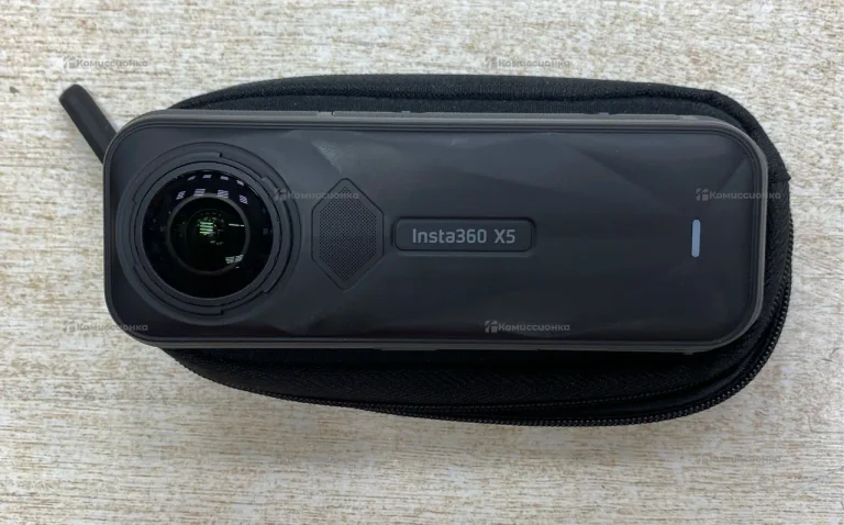 Видеокамера  insta360 x5