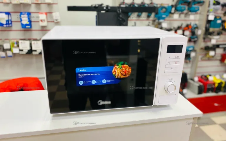 Микроволновая печь  Midea AM823S220-W