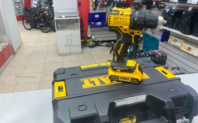 Дрель-шуруповерт Dewalt DCD708