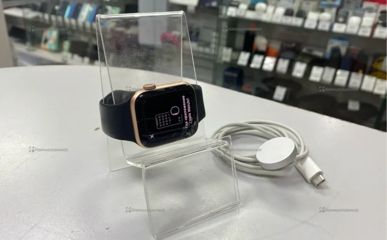 Часы Apple Watch SE 44mm