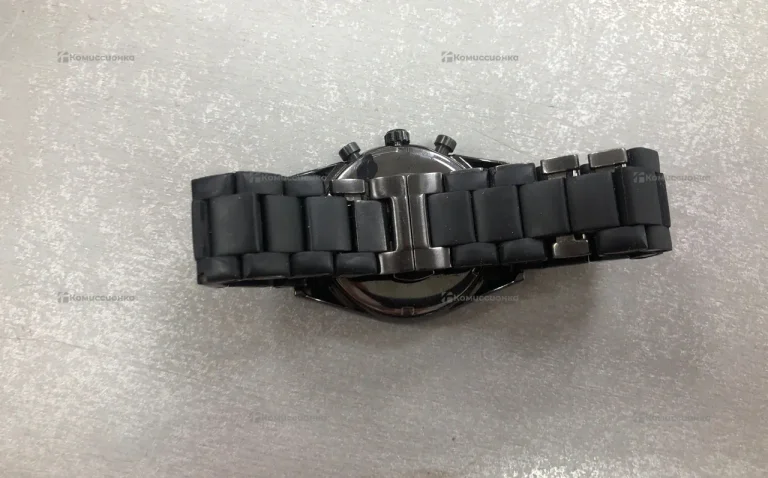 Часы  Emporio Armani черного цвета