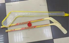 Купить Клюшки детские с шайбой б/у , в Красноярск Цена:290рублей