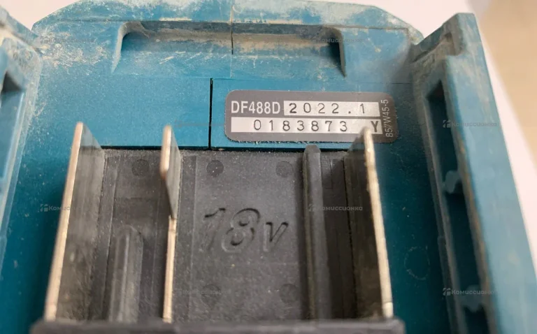 Аккумуляторная дрель-шуруповерт Makita DF488DWEE