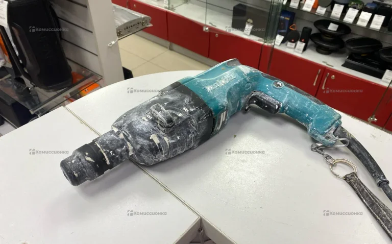 Перфоратор Makita HR2440