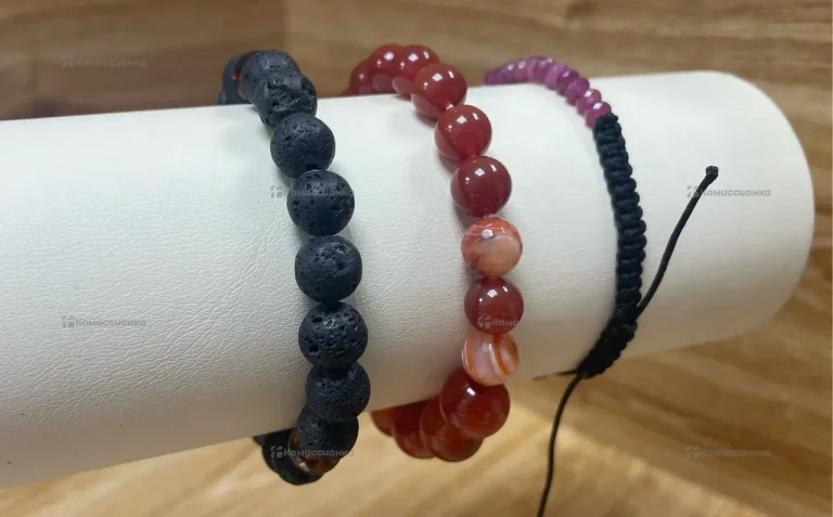 Набор браслетов из натуральных камней (красный)