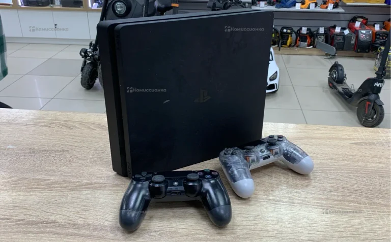 Приставка  PS4 slim 500
