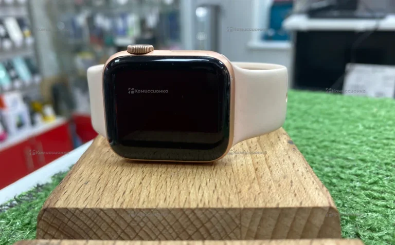 Часы  Apple Watch Series 4 40mm