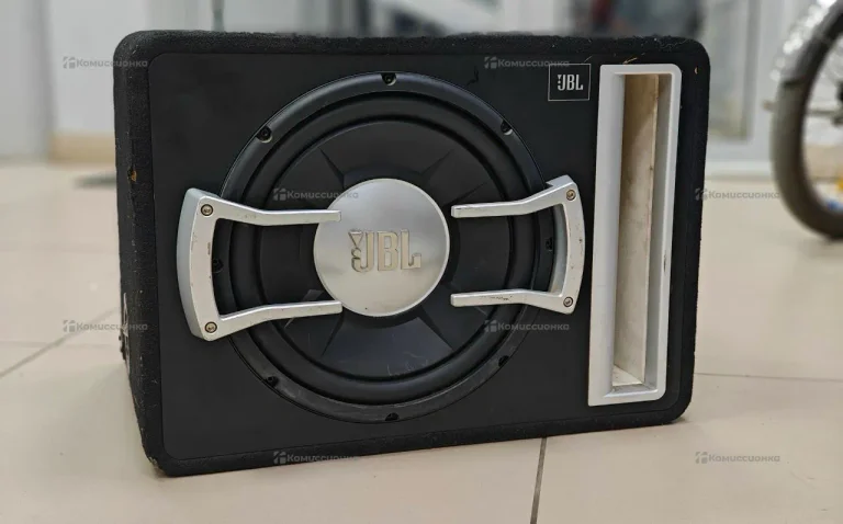 Сабвуфер  JBL GTO-1204BR