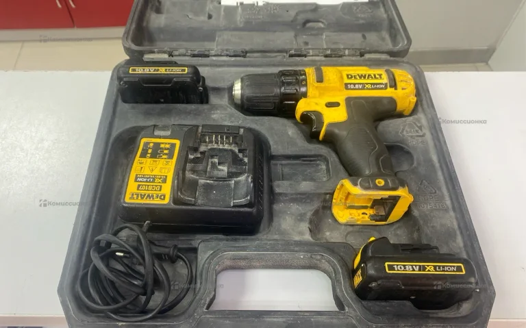 Дрель-шуруповерт DeWALT DCD710