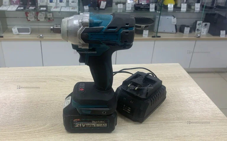 гайковерт Makita  700HM
