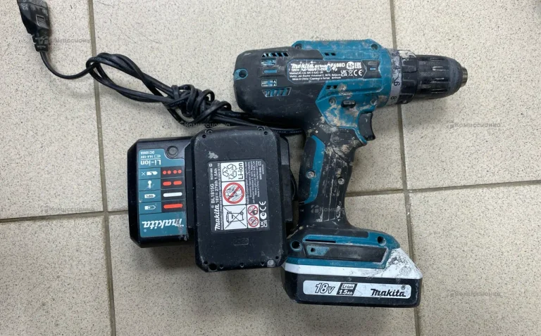 Аккумуляторная дрель-шуруповерт Makita DF488DWE