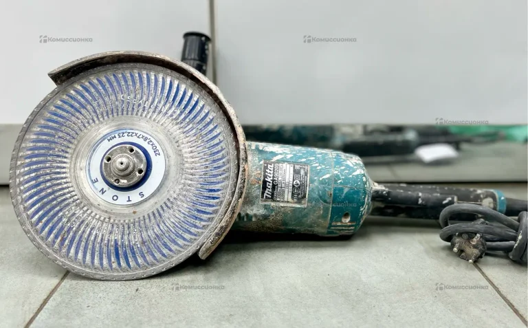 УШМ Makita GA9020S.