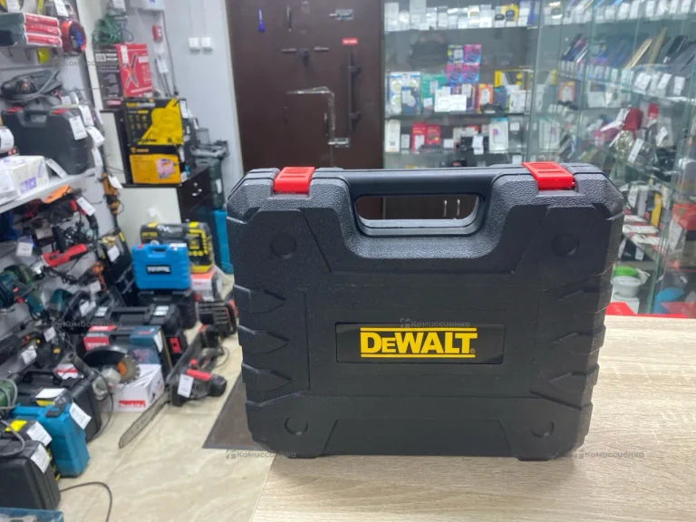 Шуруповерт Dewalt
