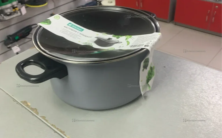 Кастрюля с крышкой
