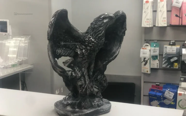 Статуэтка орла