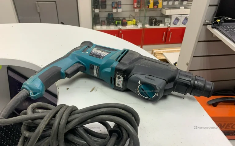 Перфоратор makita HR2610