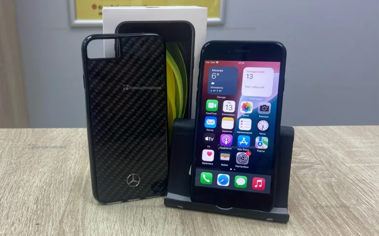 Apple iPhone SE (2020) 3/64 ГБ