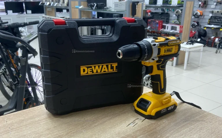 Шуруповерт Dewalt replika