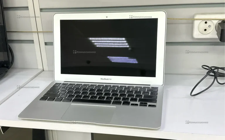 Ноутбук MacBook Air 11 2010