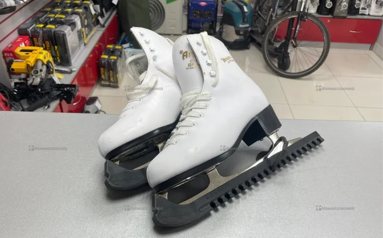 Коньки  фигурные GRAF AROSA 40r