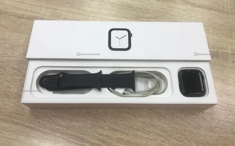 Часы Apple Watch Series 4