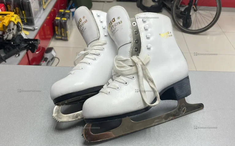 Коньки  фигурные GRAF AROSA 38r