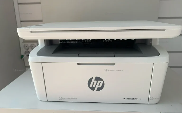 HP LaserJet  M141w
