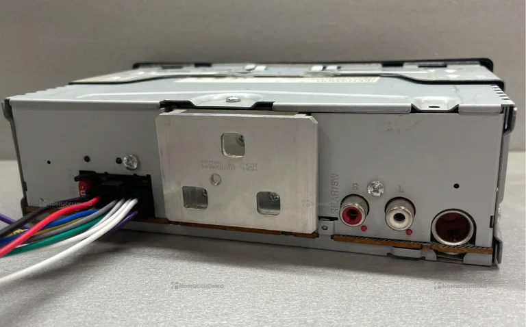 Автомагнитола  KENWOOD KMM-100