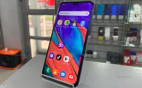 Samsung Galaxy A40 4/64 ГБ