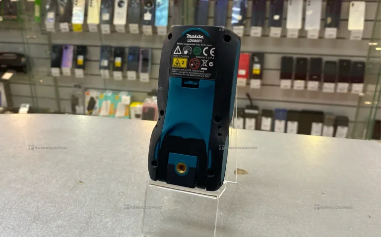Лазерный дальномер makita LD080PI