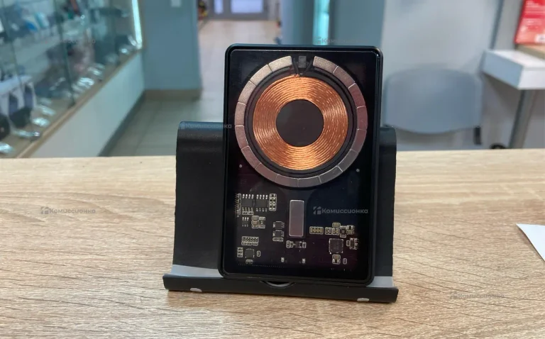 Повер банк с беспроводной зарядкой