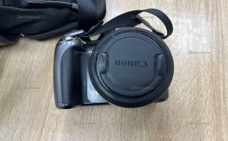 Фотоаппарат  Canon is10