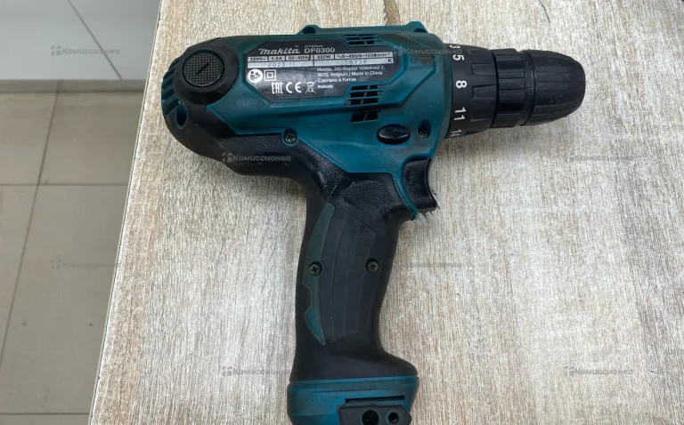 Сетевая дрель-шуруповерт Makita DF0300