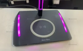 Подставка для наушников с беспроводной зарядкой