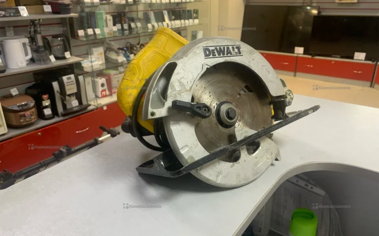 Циркулярная пила Dewalt DWE 560