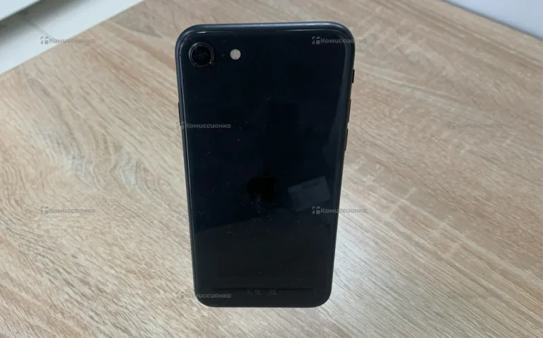 Apple iPhone SE (2022) 4/64 ГБ