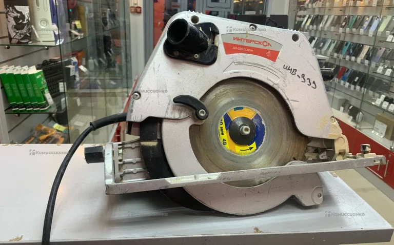 Дисковая пила Интерскол ДП-235/2000М