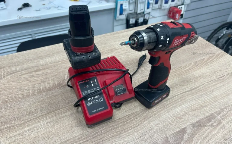 Дрель-шуруповерт Milwaukee M12 BPD-0