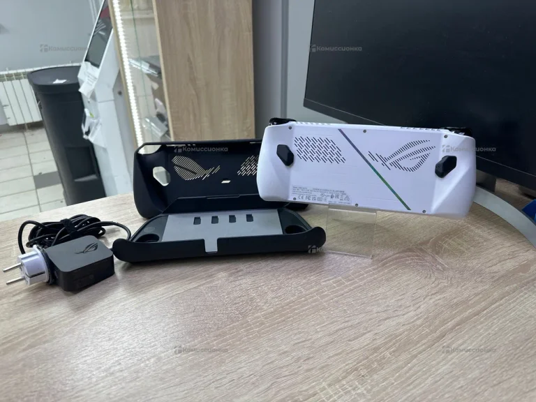 Приставка Asus ROG Ally AMD Rayzen Z1 Extreme