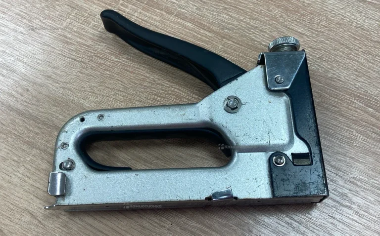 Строительный степлер Black horn