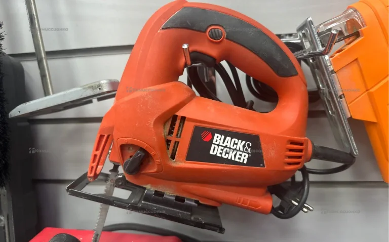 Электролобзик BLACK+DECKER KS700PE