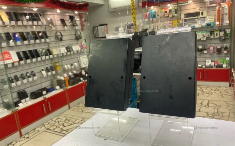 Кроссоверы Revolt 3 палосные