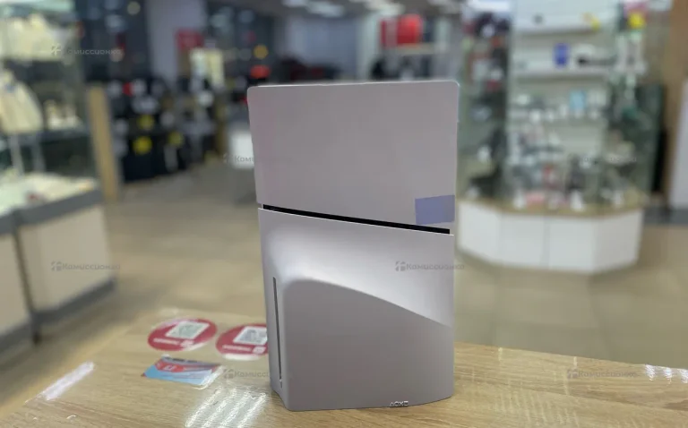 Приставка Sony PlayStation 5 Slim.
