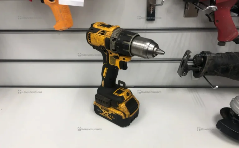 Дрель Шуруповерт DCD718