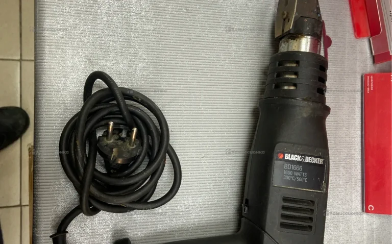 Фен строительный Black&Decker BD1666